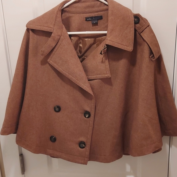 Cropped Fashion Cape - Picture 3 of 4